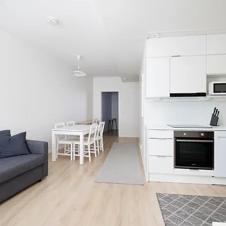 Uleabo New And Bright Downtown 3-room Apartament *